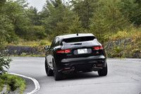 「S」グレードには電子制御ダンパーの「アダプティブダイナミクス」が標準で備わる。