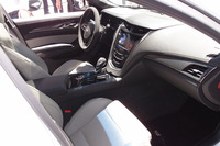 インテリアの様子。ハンドル位置は左のみとなる。
    