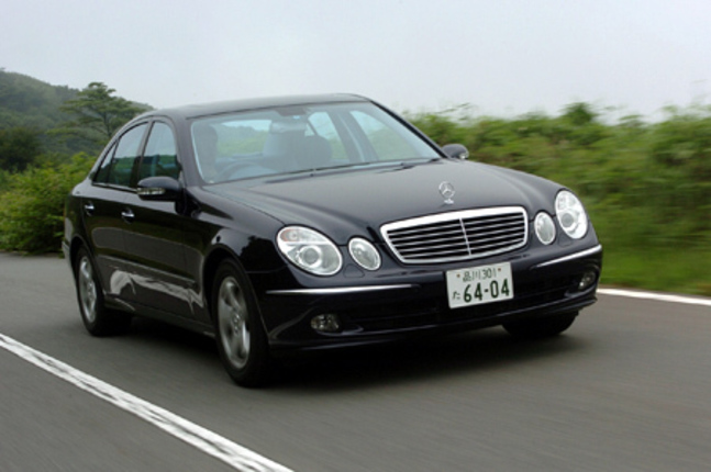 【スペック】全長×全幅×全高＝4820×1820×1435mm／ホイールベース＝2855mm／車重＝1710kg／駆動方式＝FR／3.5リッターV6DOHC 24バルブ（272ps/6000rpm、35.7kgm/2400〜5000rpm）／価格＝777万円（テスト車＝827万4000円）