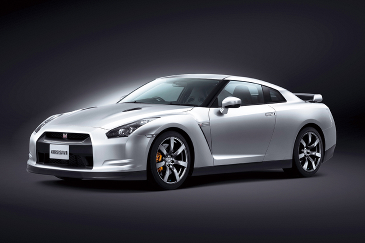 2007年10月の登場以来、11年にわたってリファインされ、その高性能ぶりを世界に知らしめてきた「GT-R」。東京モーターショー2007ではゴーン氏が自ら同車を紹介し、会場の話題を独占した。