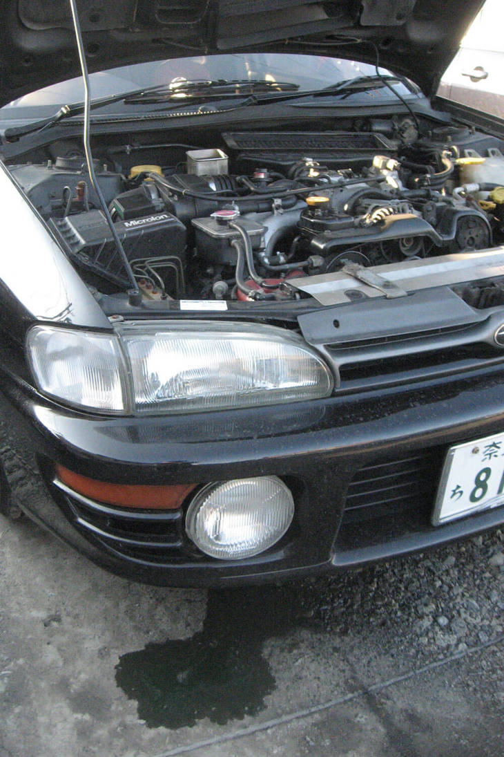 冷却水漏れに見舞われた、初代「インプレッサWRX」。写真は第2次放置時代。