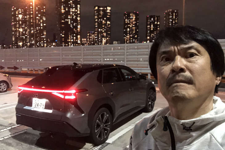 トヨタがスバルと共同開発したSUVタイプの新型電気自動車「bZ4X」は、2022年4月に登場。スバル版の「ソルテラ」とは異なり、トヨタ版のbZ4Xはリース販売のみとなる。個人ユーザーにはサブスクリプションサービス「KINTO」を通じて提供される。