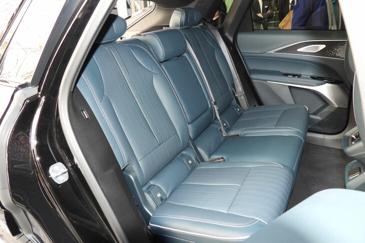 キャデラック・リリック（リアシート）