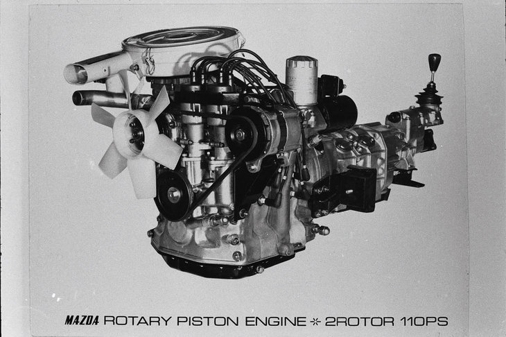 「コスモスポーツ」に搭載された、「L10A」型2ローターロータリーエンジン。
