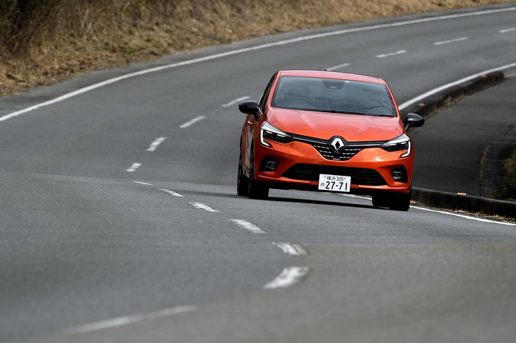 ワインディングロードでの身のこなしは、まさにスポーツカー。キビキビとした走りが存分に楽しめる。