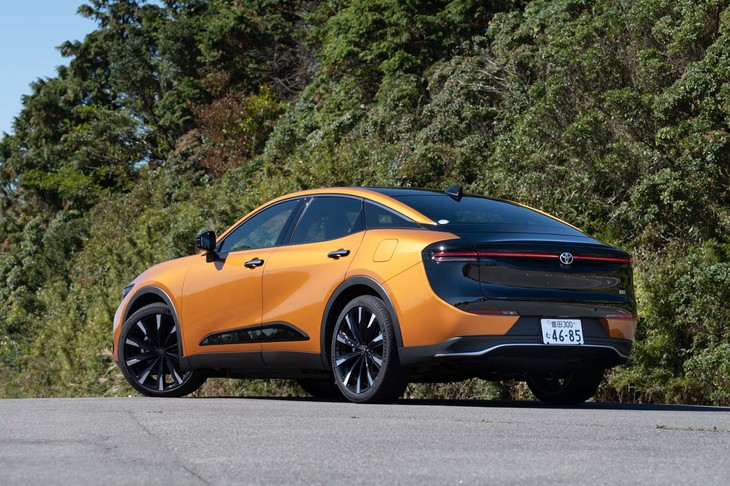 プラットフォームは「カムリ」や「RAV4」と同じ「GA-K」。FFベースのシャシーだが、新型「クラウン」は全車が4WDだ。