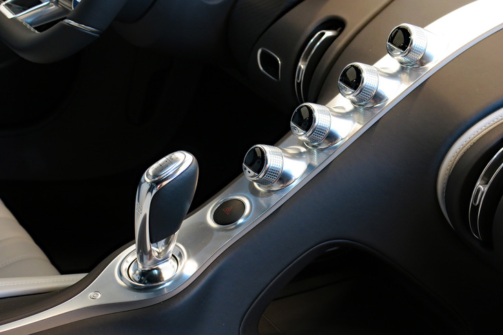 ブガッティ・シロン（センタークラスター／センターコンソール）