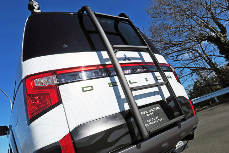 三菱デリカD：5 SNOW SURVIVOR（リアラダー）