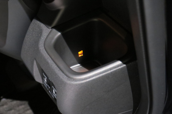 ホンダN-BOXカスタム（ドリンクホルダー）