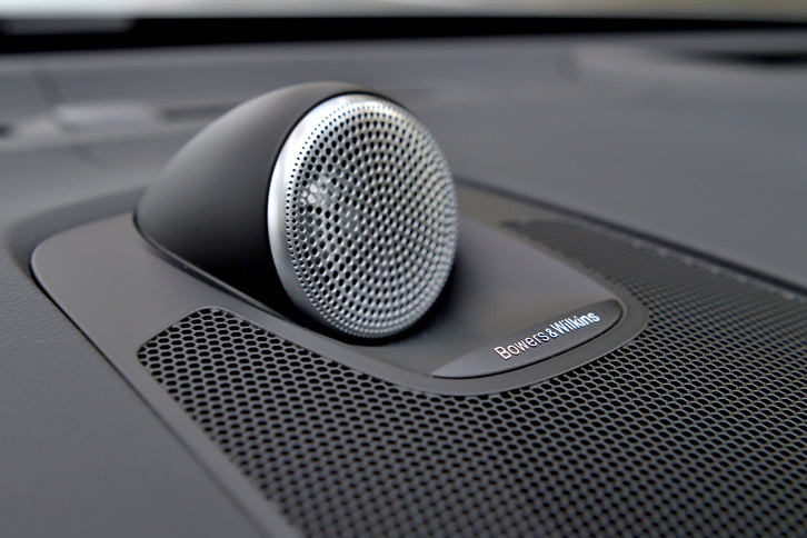 オプションで用意されるBowers & Wilkinsのサウンドシステムは、筆者おすすめの装備のひとつ。イエテボリ・コンサートホールの音響を再現したという、「コンサート」モードも選べる。