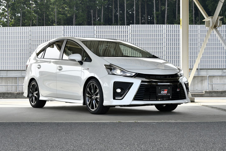 「プリウスα」の“GRスポーツ”は、「アクア“GRスポーツ”」とともに、今冬にも販売開始される見込み。写真はプロトタイプ。