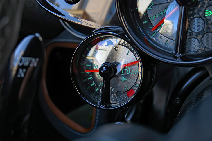 パガーニ・ウアイラ ロードスターBC（メーターパネル）