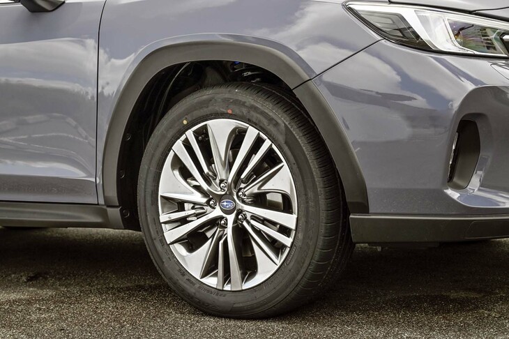 スバル・レヴォーグ レイバック リミテッドEX（タイヤ＆ホイール）