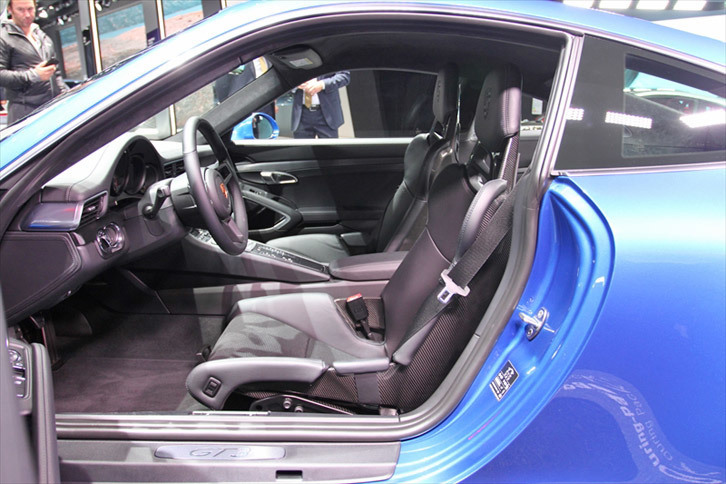 ポルシェ911 GT3ツーリングパッケージ（フロントシート）