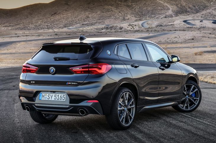 ブラックで塗られた「X2 M35i」のリアビュー。明照寺氏いわく、こちらの方がイメージがスポーティーなのに加え、特徴的なクルマの形状も分かりやすいとのこと。