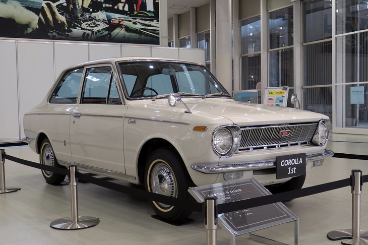 会場では、歴代モデルが訪問者をお出迎え。写真は1966年式の初代「カローラ」（KE10D型）。
