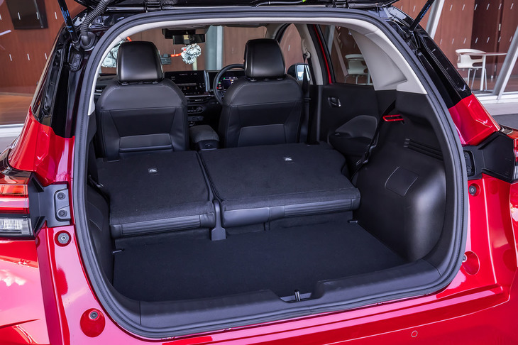 日産ノート オーラGレザーエディション（ラゲッジスペース）