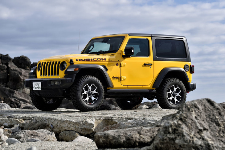 本格オフローダーという位置付けではあるものの、衝突被害軽減ブレーキ付きの前面衝突警報やアダプティブクルーズコントロール、ブラインドスポットモニター、リアバックアップカメラなどの運転支援装備も充実している。