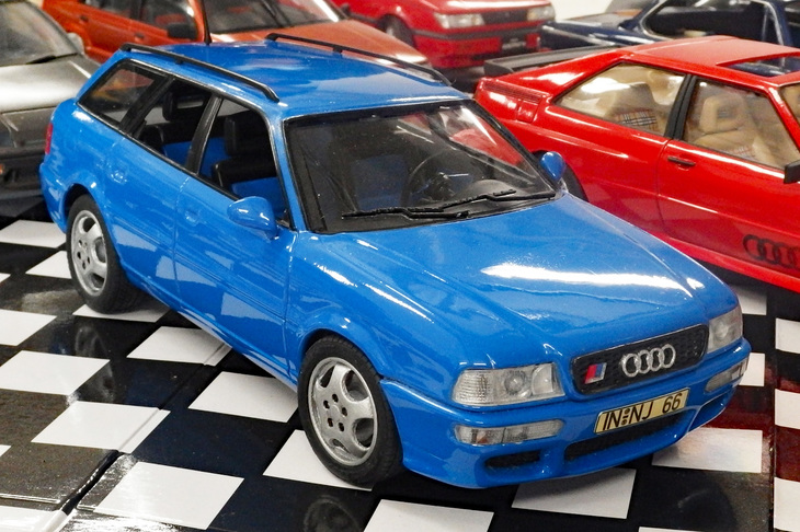 フジミの1/24「アウディ90クワトロ20V」が、ポルシェが開発と生産に関わった高速ワゴンの「同RS2」に化けている。
