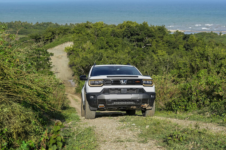 最高出力285HP（286PS）/6100rpm、最大トルク262lb-ft（約355N・m）/5000rpmの3.5リッターV6自然吸気エンジンを搭載する「パスポート トレイルスポーツ エリート」。写真は北米仕様。