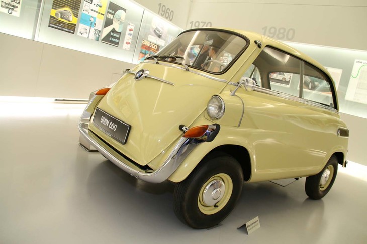 参考までに、こちらはBMWが1957～1959年に生産した「600」。