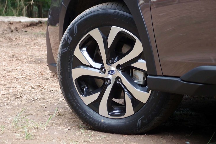 スバル・レガシィ アウトバック リミテッドEX（フロントホイール）