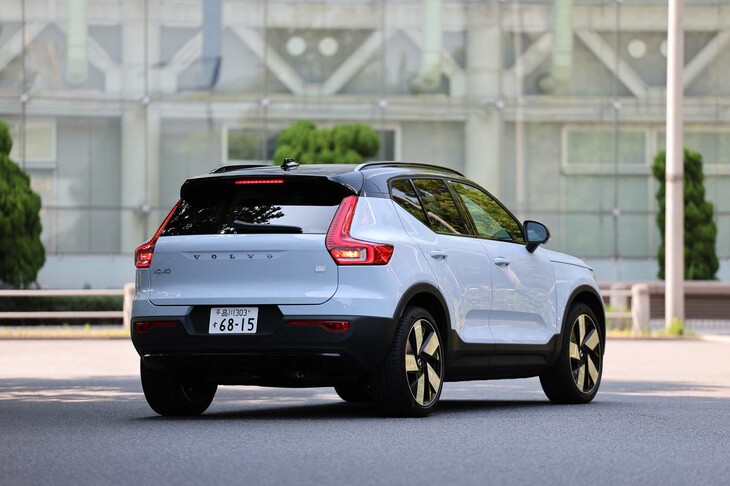 「ボルボXC40リチャージ アルティメット シングルモーター」の価格は719万円。BEVへの補助金制度により、例えば東京都の場合、実質的には578万4000円で購入できる。