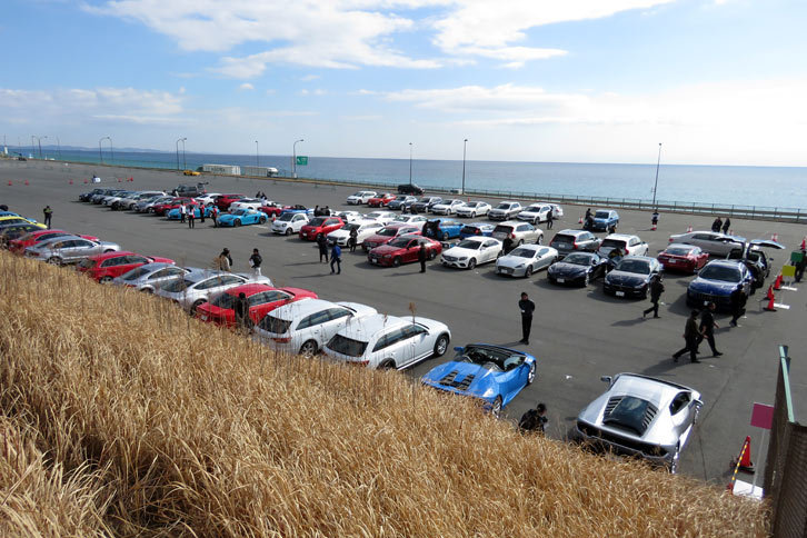 JAIA合同試乗会とは、年に1回、神奈川は大磯で催される輸入車の合同試乗会。身近なコンパクトカーからウン千万円の高級車まで、さまざまな輸入車が一堂に会するお祭りである。