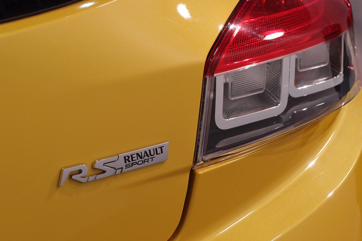 メガーヌR.S. 273パックスポール（リアエンブレム）