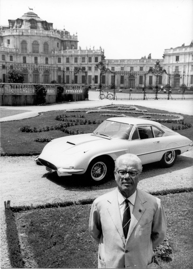 「フェラーリ400スーパーアメリカ エアロディナミカ」と、ジョバンニ・バッティスタ・ファリーナ。