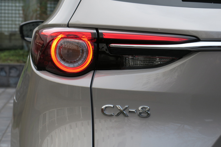 マツダCX-8 XDエクスクルーシブモード（リアコンビラム）