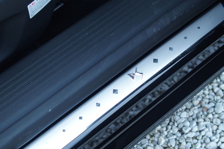 DS 4リヴォリBlueHDi（ドアエントリーモール）