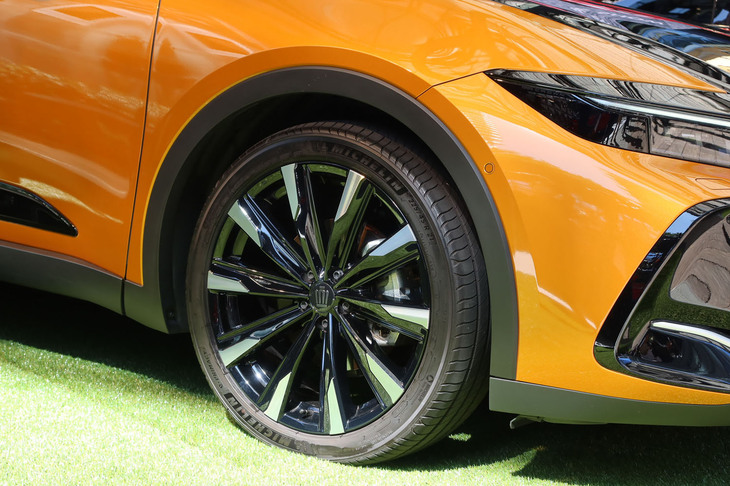 トヨタ・クラウン クロスオーバー（フロントホイール）