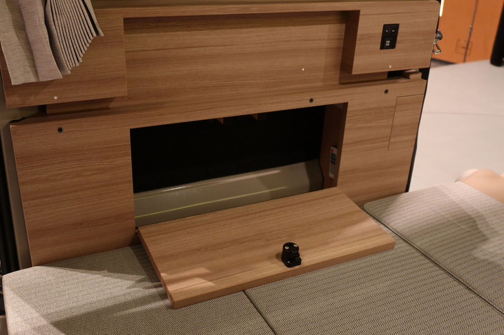 日産NV200バネットMYROOM（左側サイドボックス）