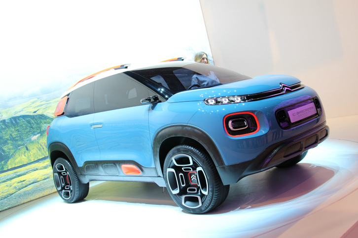 こちらは、シトロエンが出展したコンセプトカー「C-エアクロス」。