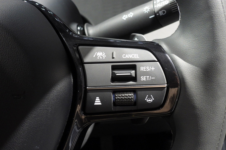 ホンダ・インサイト（ステアリングスイッチ）