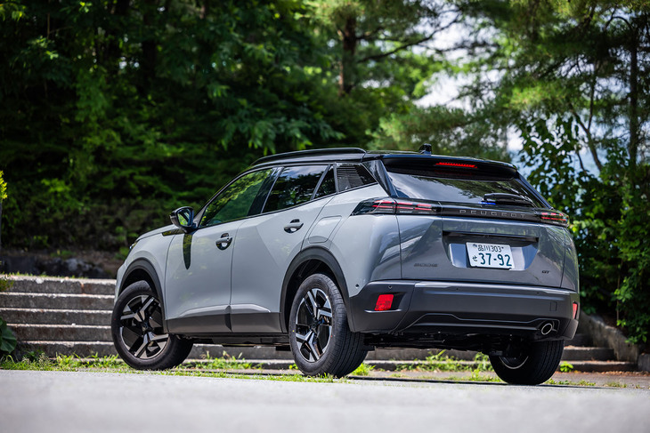 「アシュアランス マックスガードSUV」を装着したプジョーのコンパクトSUV「2008 GT BlueHDi」は、最高出力130PS、最大トルク300N・mを発生する1.5リッター直4ディーゼルターボエンジンを搭載している。駆動方式はFF。