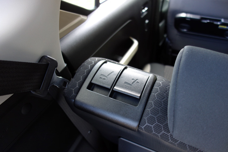 スズキ・クロスビー ハイブリッドMZ（ラゲッジルーム）