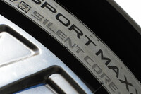 サイドウォールに描かれた「SILENT CORE」のロゴ。特殊吸音スポンジを用いた「サイレントコア」は、2006年に初採用された住友ゴム独自の静音化技術だ。