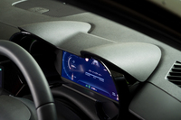 2つの庇（ひさし）を持つメーターフードはアルファ伝統のデザイン。ただしこれに覆われるメーターは10.25インチのフラットなスクリーンだ。