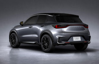 ドアパネルでギューっとボディーを絞り込み、リアフェンダーをドカンと張り出させた「レクサスLBX」。当初はもっと常識的な形状だったが、豊田章男社長（当時）に「これだったら、いらないよ」と言われたことから、この大胆にハジケた造形となったという。