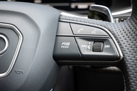 「RS1」「RS2」というモード名からもわかる通り、カスタマイズモードは2つまで記録可能。ステアリングホイールの「RS MODE」スイッチを使い、ワンタッチで呼び出せる。