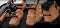 4座仕様の「LX600“エグゼクティブ”」以外は、5人乗り仕様と7人乗り仕様（写真）が用意される。