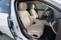 前席にはシートヒーターが標準装備されている（クーラーはオプション）。