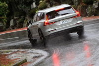 スポーティーな走りとシャープなデザインが身上の「ボルボV60クロスカントリー」。北欧のクルマにもっさりとしたイメージを持つ人は、いささか戸惑うかもしれない。