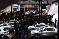 プジョーのプレスカンファレンスの様子。