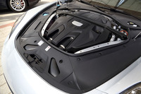 「4S」は440psの2.9リッターV6ツインターボユニットを搭載する。動力性能は0-100km/h加速が4.4秒で、最高速は289km/h。