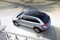 天井はワンタッチオープン機能付きの「パノラミック・ビスタルーフ」となる。