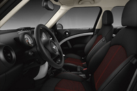 バレンタイン仕様の「MINIクロスオーバー」登場の画像