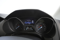 タコメーター（左）のレッドゾーンは7000rpmから。スピードメーター（右）の表示は240km/hまで。